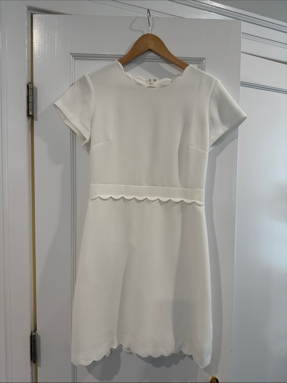Cute Club Monaco white shift dress size 2